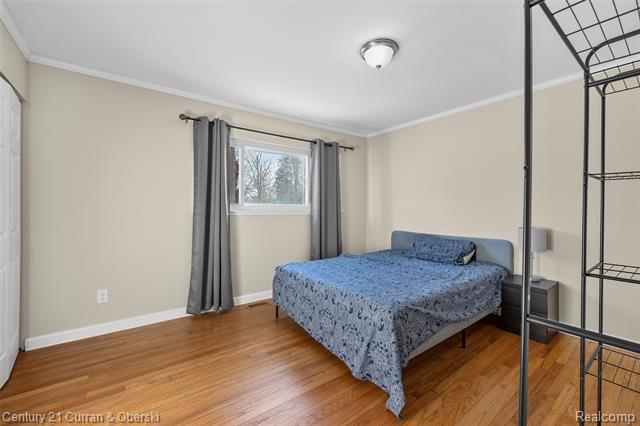 Builiding view twenty one for 18070 Floral, Livonia, MI. 48152