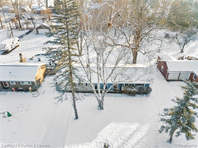 Builiding view twenty six for 18070 Floral, Livonia, MI. 48152