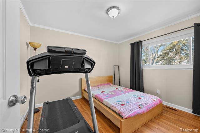 Builiding view twenty two for 18070 Floral, Livonia, MI. 48152