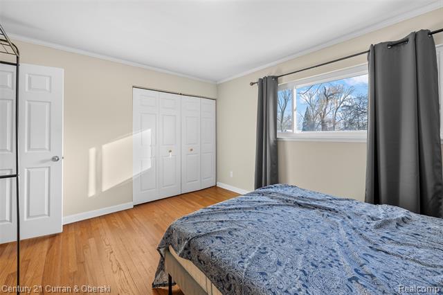 Builiding view twenty for 18070 Floral, Livonia, MI. 48152