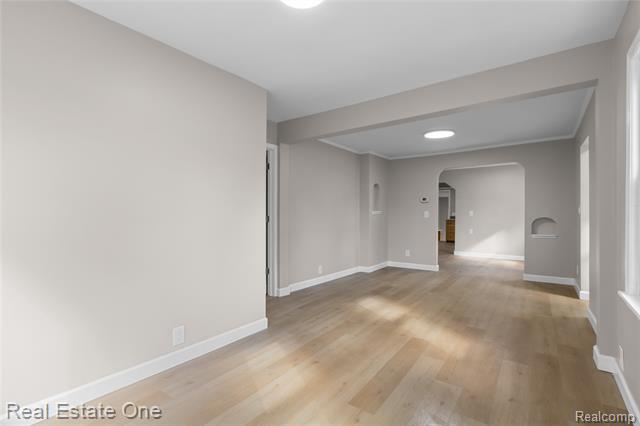 Builiding view five for 18404 Deering, Livonia, MI. 48152