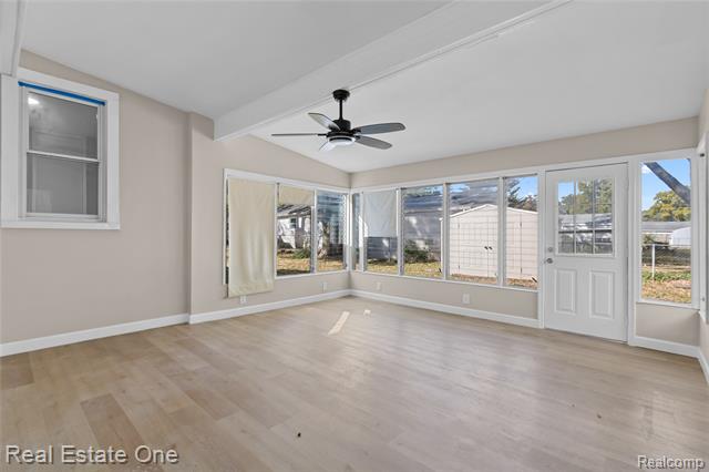 Builiding view ten for 18404 Deering, Livonia, MI. 48152