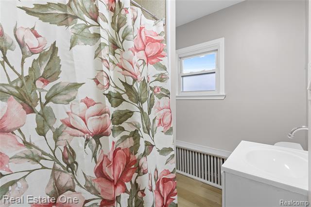 Builiding view thirteen for 18404 Deering, Livonia, MI. 48152