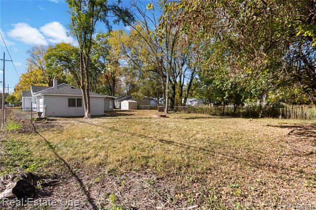 Builiding view twenty for 18404 Deering, Livonia, MI. 48152