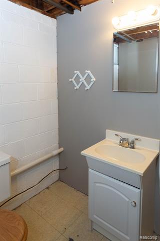 Builiding view thirty one for 16696 Beech Daly, Redford, MI. 48240