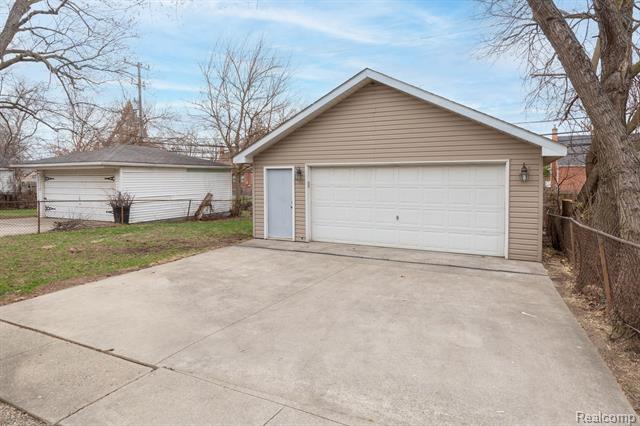 Builiding view thirty three for 16696 Beech Daly, Redford, MI. 48240