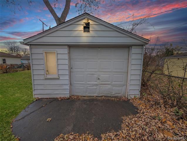 Builiding view one for 19990 Kinloch, Redford, MI. 48240