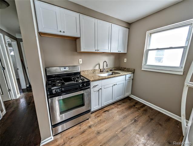 Builiding view seven for 19990 Kinloch, Redford, MI. 48240