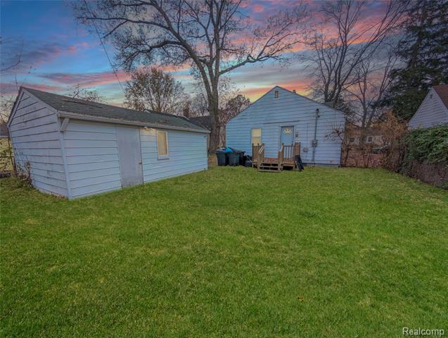 Builiding view seventeen for 19990 Kinloch, Redford, MI. 48240