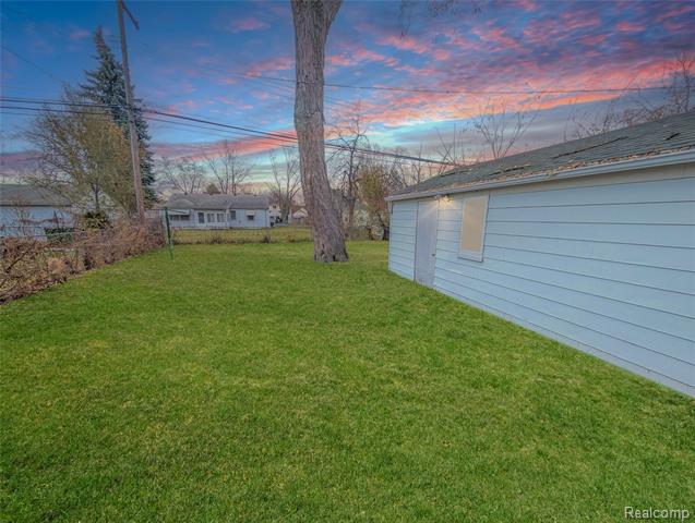 Builiding view sixteen for 19990 Kinloch, Redford, MI. 48240