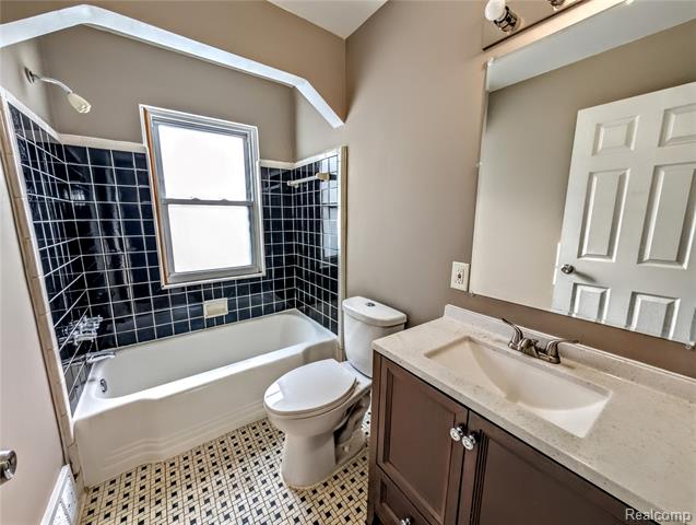 Builiding view ten for 19990 Kinloch, Redford, MI. 48240