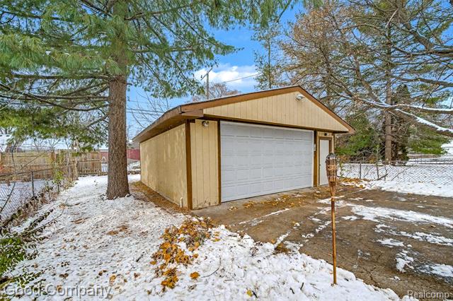 Builiding view fifteen for 19329 Garfield, Redford, MI. 48240