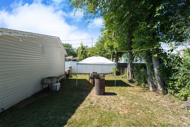 Builiding view forty eight for 18435 Glenmore, Redford, MI. 48240