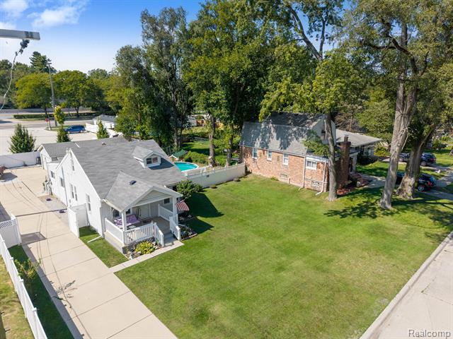 Builiding view forty four for 18435 Glenmore, Redford, MI. 48240