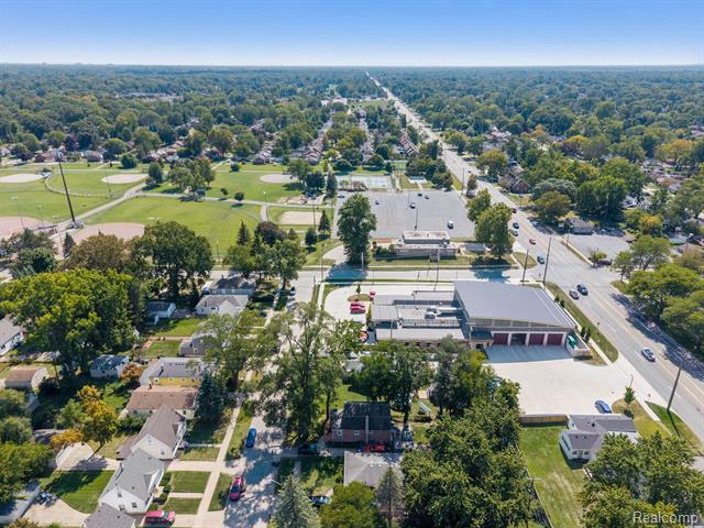 Builiding view forty six for 18435 Glenmore, Redford, MI. 48240