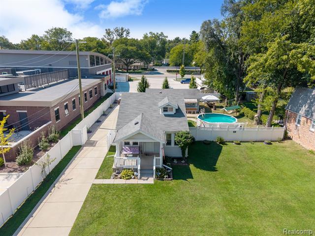 Builiding view forty three for 18435 Glenmore, Redford, MI. 48240