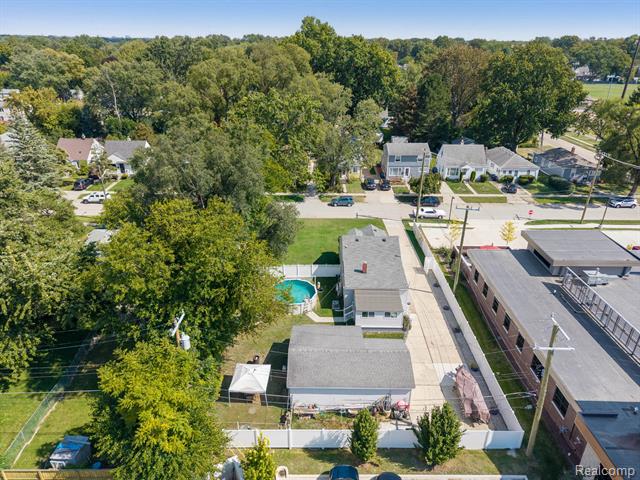 Builiding view forty for 18435 Glenmore, Redford, MI. 48240