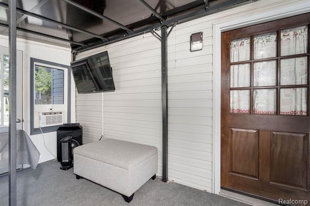 Builiding view nineteen for 18435 Glenmore, Redford, MI. 48240