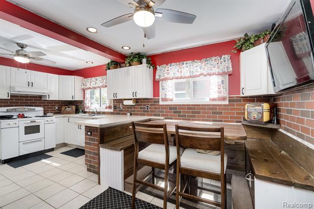 Builiding view thirteen for 18435 Glenmore, Redford, MI. 48240