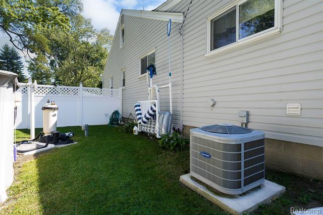 Builiding view thirty eight for 18435 Glenmore, Redford, MI. 48240