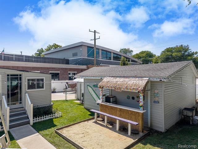 Builiding view thirty four for 18435 Glenmore, Redford, MI. 48240