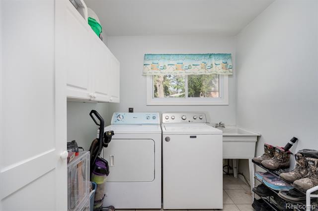 Builiding view thirty nine for 18435 Glenmore, Redford, MI. 48240