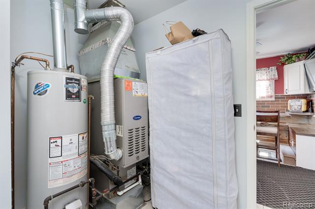 Builiding view thirty seven for 18435 Glenmore, Redford, MI. 48240