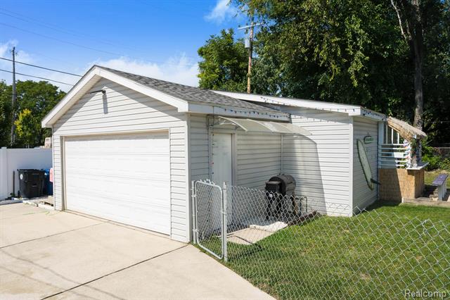 Builiding view thirty six for 18435 Glenmore, Redford, MI. 48240