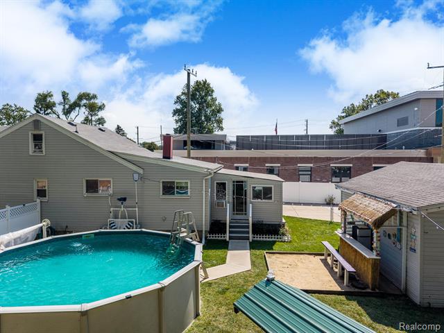 Builiding view thirty three for 18435 Glenmore, Redford, MI. 48240