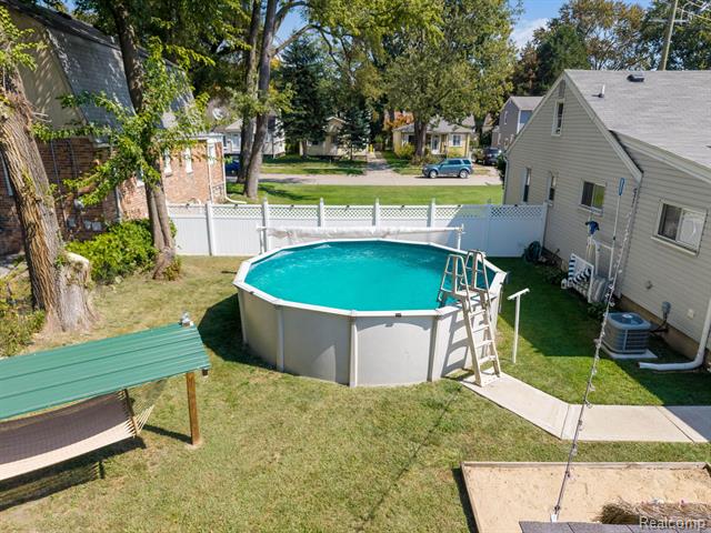 Builiding view thirty two for 18435 Glenmore, Redford, MI. 48240