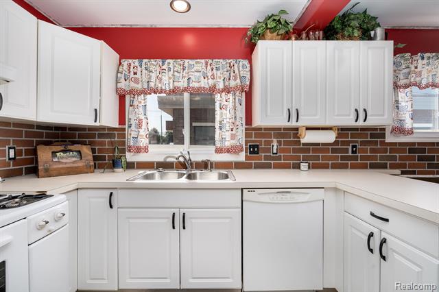 Builiding view three for 18435 Glenmore, Redford, MI. 48240