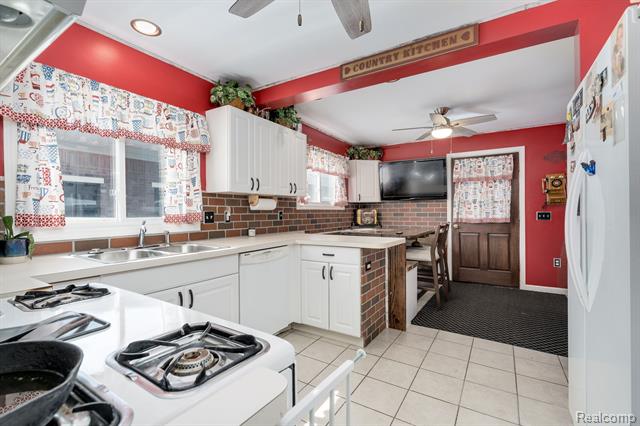 Builiding view twelve for 18435 Glenmore, Redford, MI. 48240