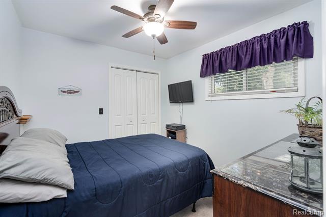 Builiding view twenty four for 18435 Glenmore, Redford, MI. 48240