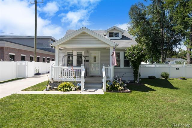 front view for 18435 Glenmore, Redford, Mi. 48240