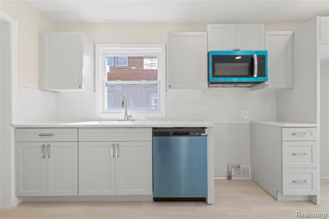 Builiding view six for 17444 Beech Daly, Redford, MI. 48240