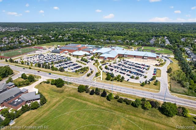 Builiding view eighty eight for 45094 Oak Forest, Northville, MI. 48168
