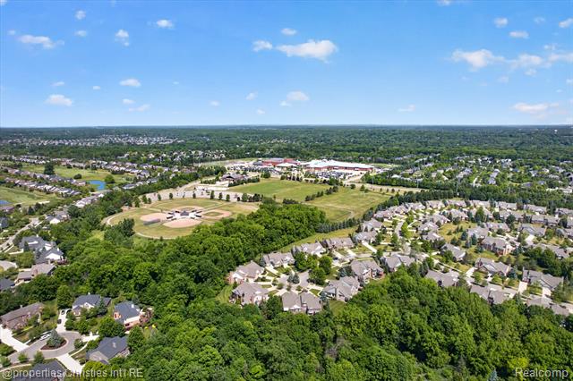 Builiding view eighty four for 45094 Oak Forest, Northville, MI. 48168
