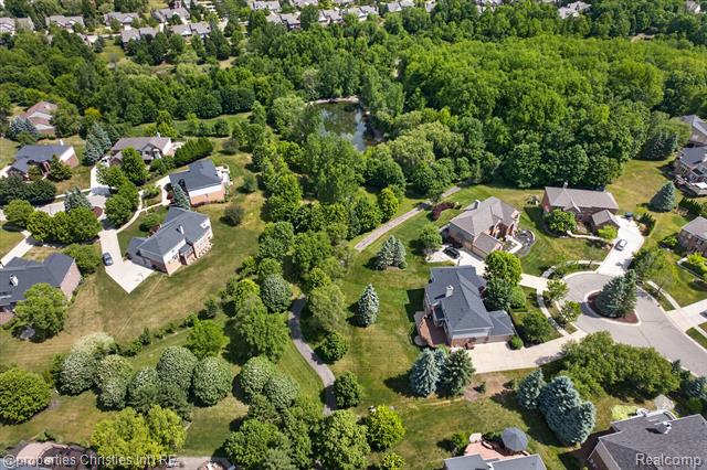 Builiding view eighty one for 45094 Oak Forest, Northville, MI. 48168