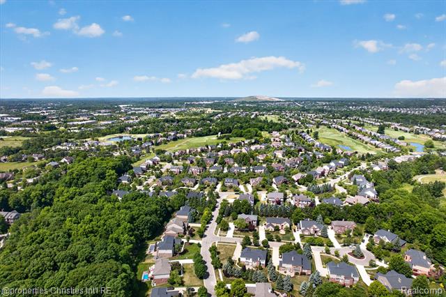 Builiding view eighty three for 45094 Oak Forest, Northville, MI. 48168