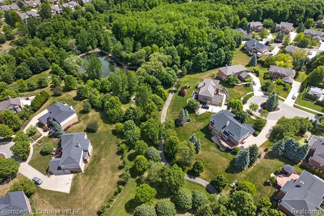 Builiding view eighty for 45094 Oak Forest, Northville, MI. 48168