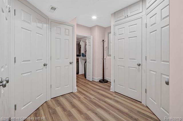 Builiding view fifty nine for 45094 Oak Forest, Northville, MI. 48168