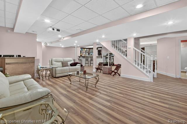 Builiding view fifty one for 45094 Oak Forest, Northville, MI. 48168