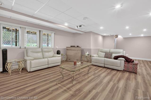 Builiding view forty nine for 45094 Oak Forest, Northville, MI. 48168