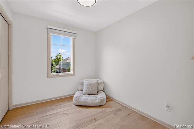 Builiding view forty one for 45094 Oak Forest, Northville, MI. 48168
