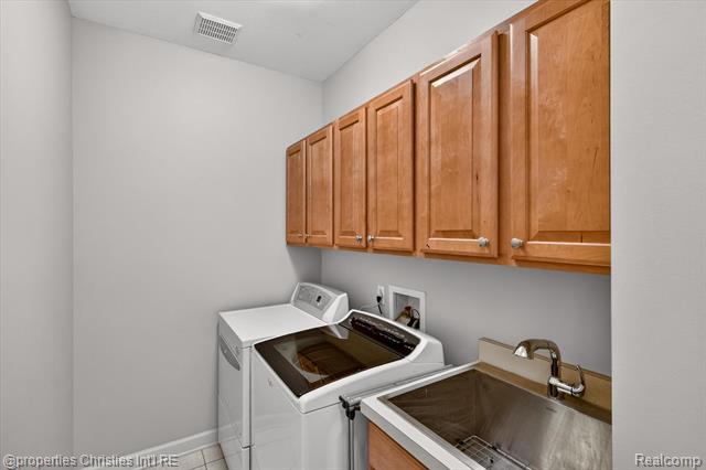 Builiding view forty seven for 45094 Oak Forest, Northville, MI. 48168
