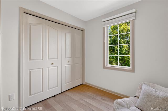 Builiding view forty two for 45094 Oak Forest, Northville, MI. 48168
