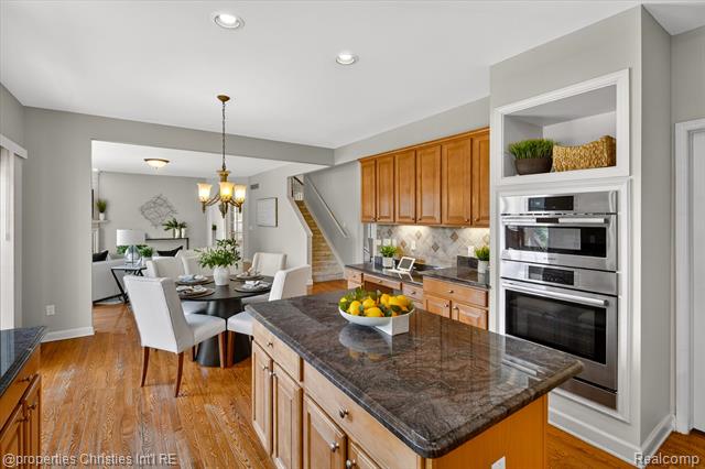 Builiding view nineteen for 45094 Oak Forest, Northville, MI. 48168