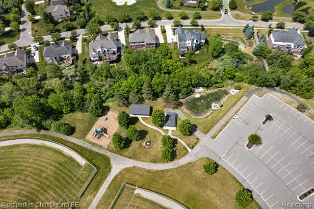 Builiding view ninety two for 45094 Oak Forest, Northville, MI. 48168
