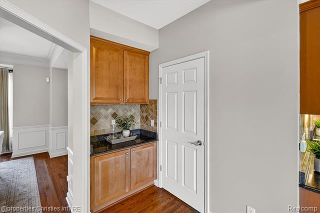 Builiding view seventeen for 45094 Oak Forest, Northville, MI. 48168