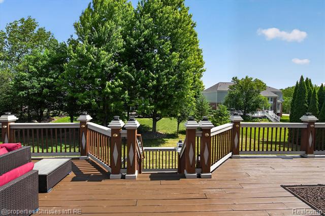 Builiding view sixty five for 45094 Oak Forest, Northville, MI. 48168